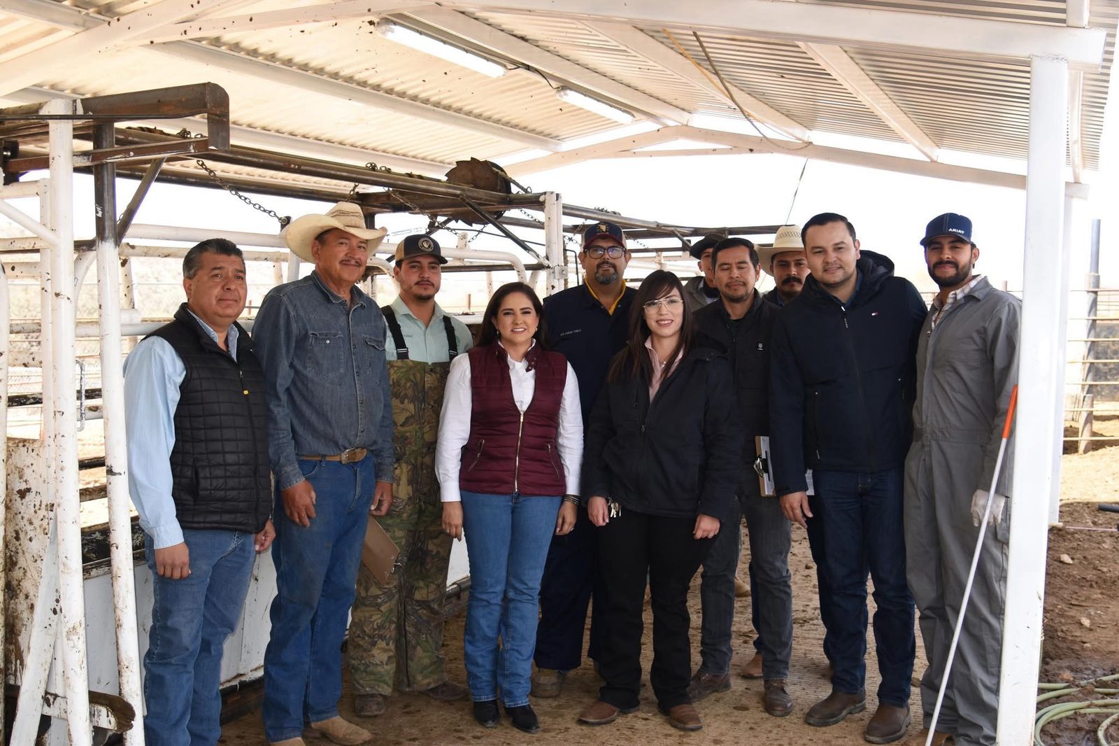 La titular de la Sagarhpa, Celida López Cárdenas, supervisó el trabajo en la estación cuarentenaria de Nogales, donde se garantiza la sanidad del ganado de exportación.