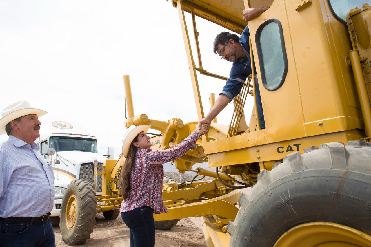 Lleva Gobierno de Sonora maquinaria y apoyos a la sierra alta